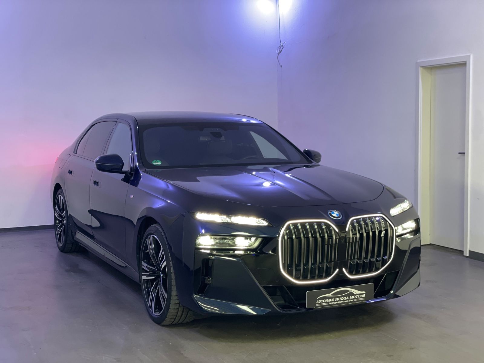 BMW i7 xDrive 60 M Sport/TheatreScreen/Swarovski/B&W imagem 2