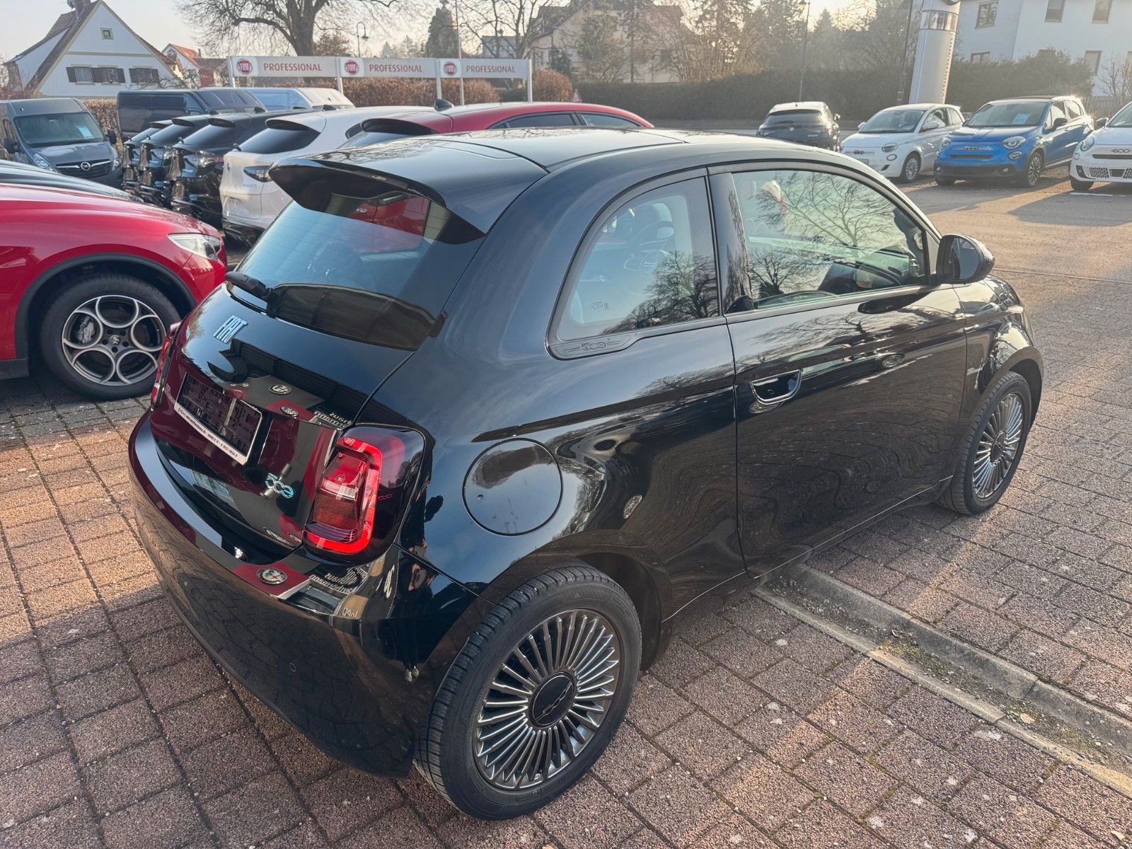 Fahrzeugabbildung Fiat 500e Icon NAVI GLASDACH KLIMA DAB 118PS