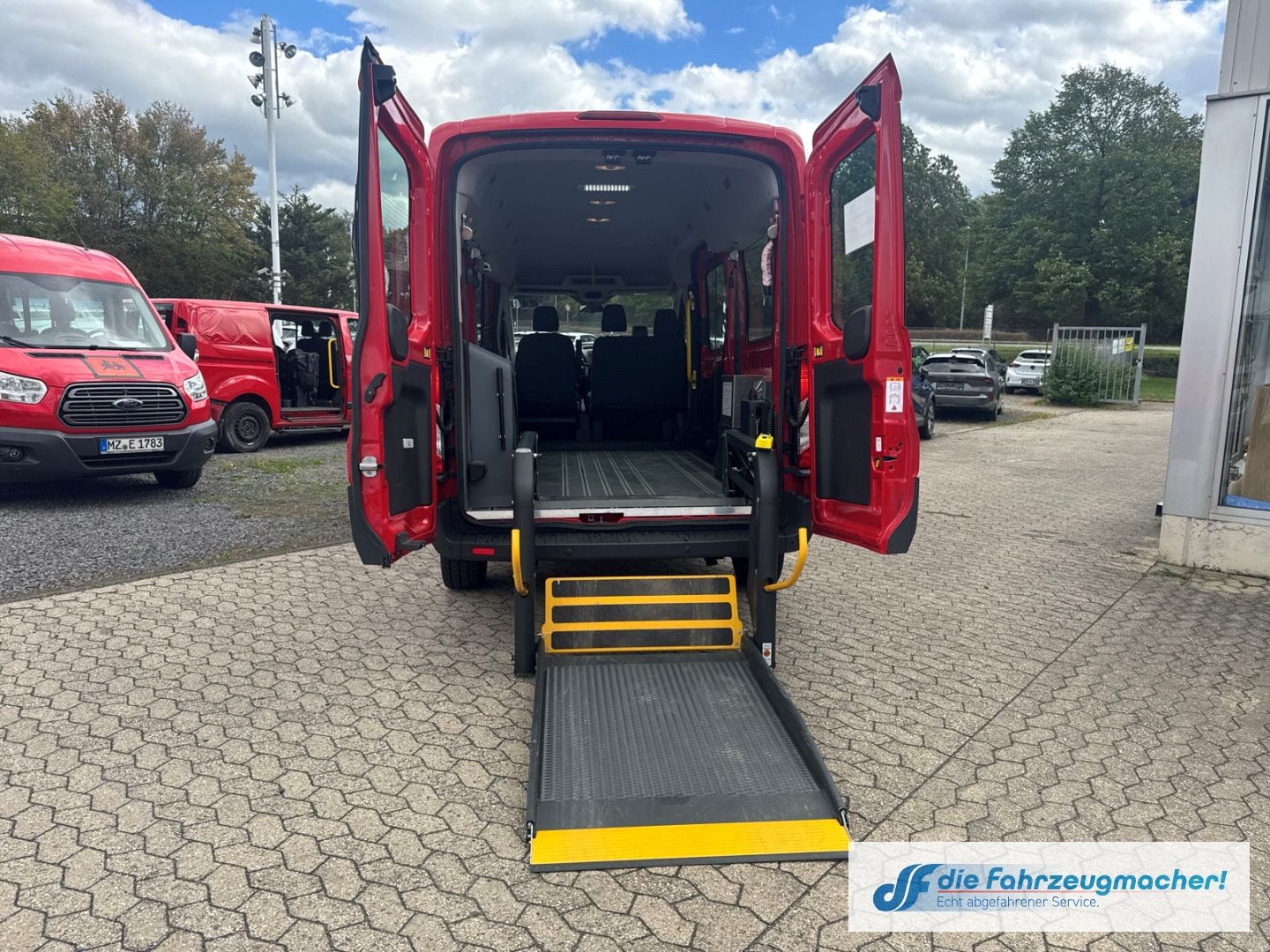 Fahrzeugabbildung Ford Transit Kombi 350 L3 Trend StandHZG *2881*EXPORT
