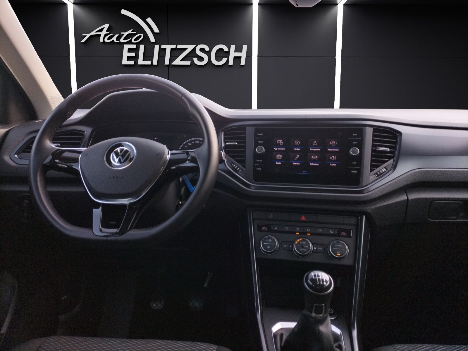 Fahrzeugabbildung Volkswagen T-Roc TSI AHK SHZ Klima WeConnect DAB+