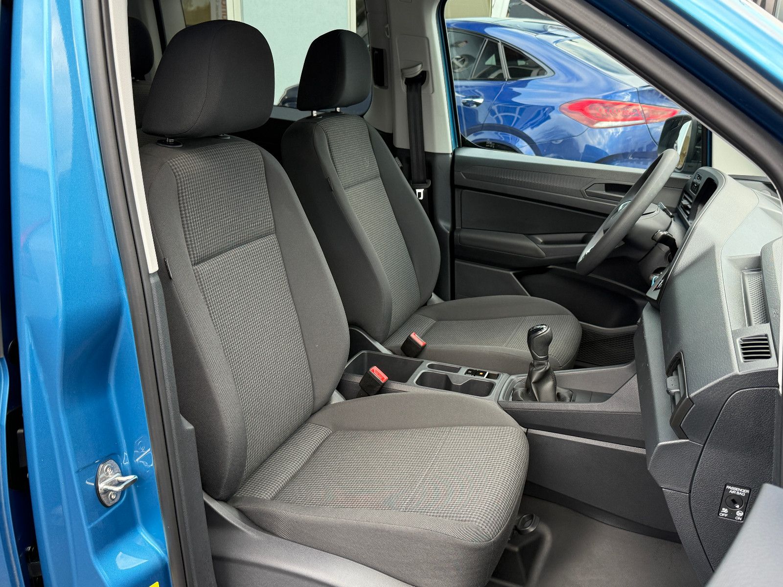 Fahrzeugabbildung Volkswagen Caddy Maxi 7-Sitzer DAB GRA Navi Kamera SHZ PDC