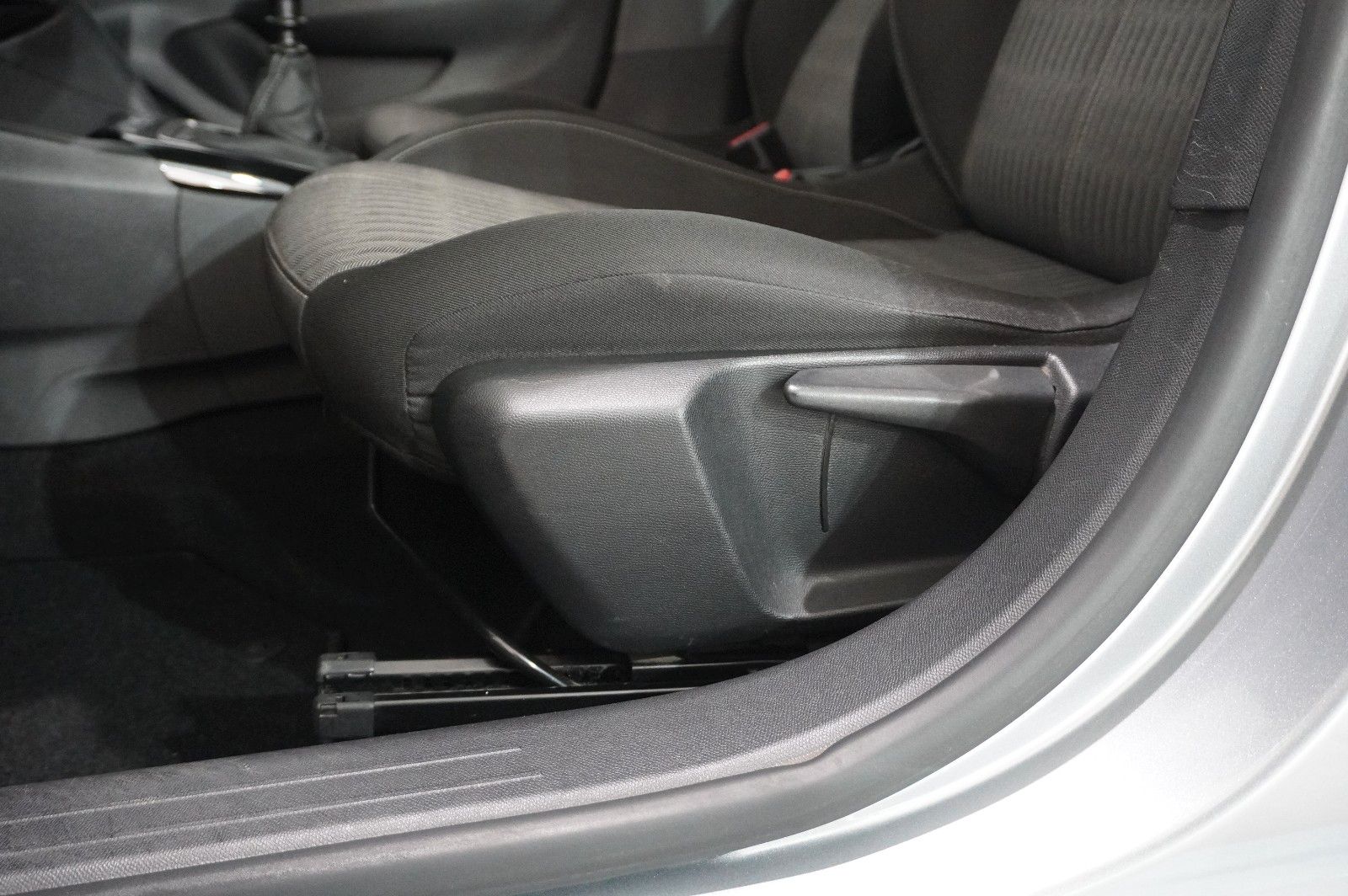 Fahrzeugabbildung Opel Corsa F 1.2 EDITION KLIMA/SHZ/PDC/SPORT/TEMP.