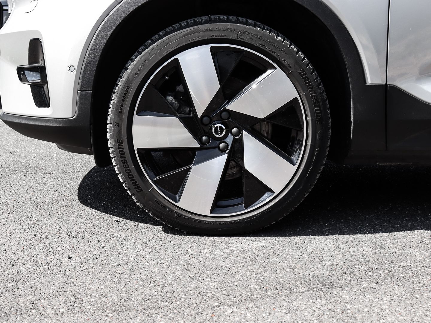 Volvo C40 Ultimate Recharge Pure Electric AWD StandHZG imagem 3