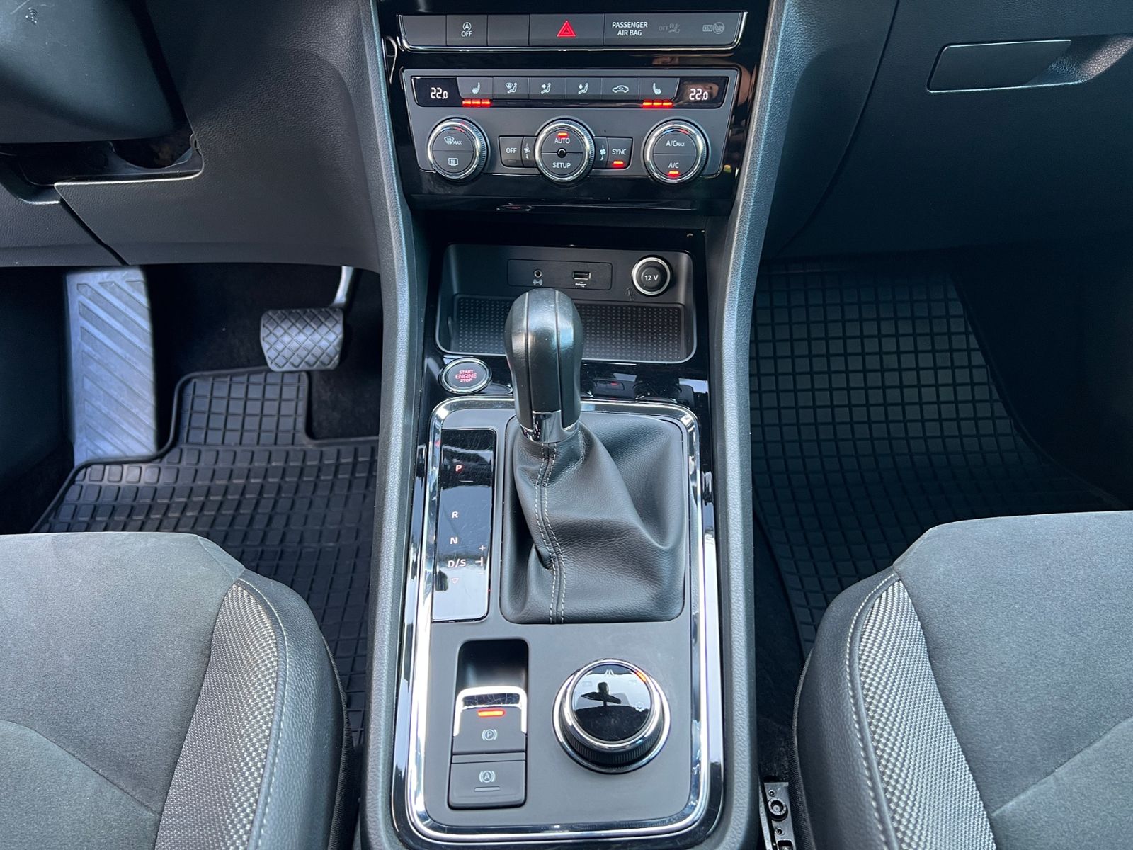 Fahrzeugabbildung SEAT Ateca 1.5 TSI DSG ACT Xcellence *AHK, Kamera, 18