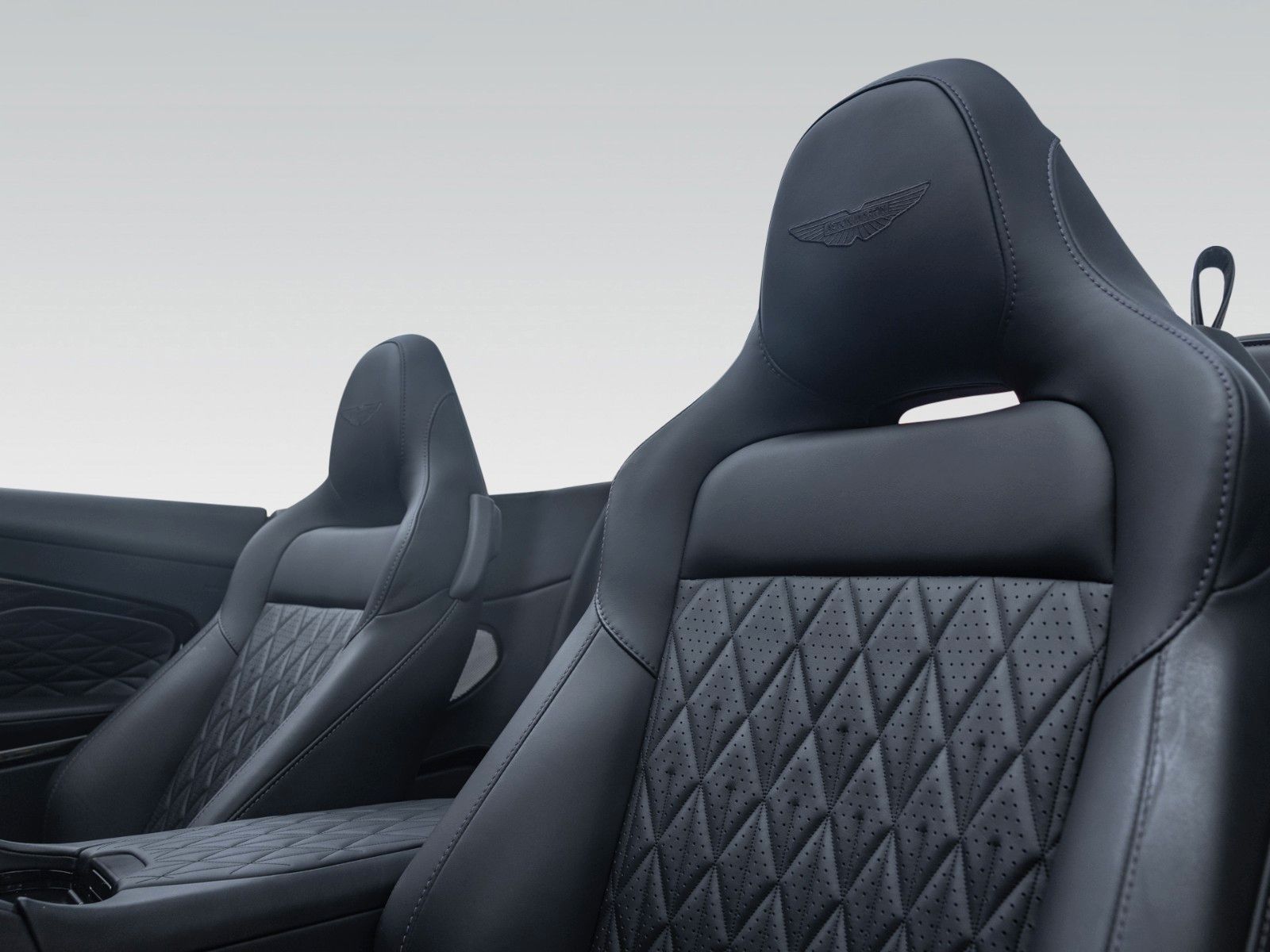 Aston Martin DB12 Volante | Storm Purple | Bowers&Wilkins foto 23