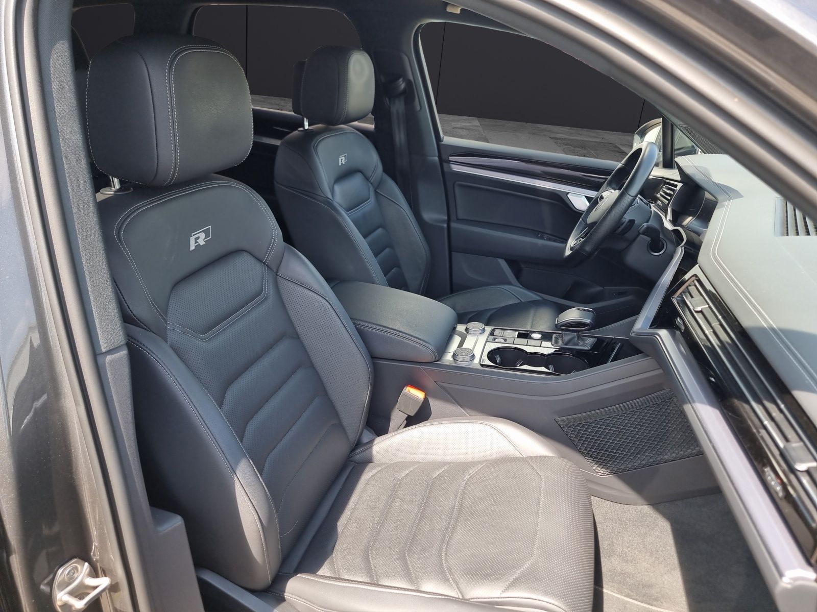 Fahrzeugabbildung Volkswagen Touareg TDI R-Line 4M Matrix STH Luft Pano RFK A