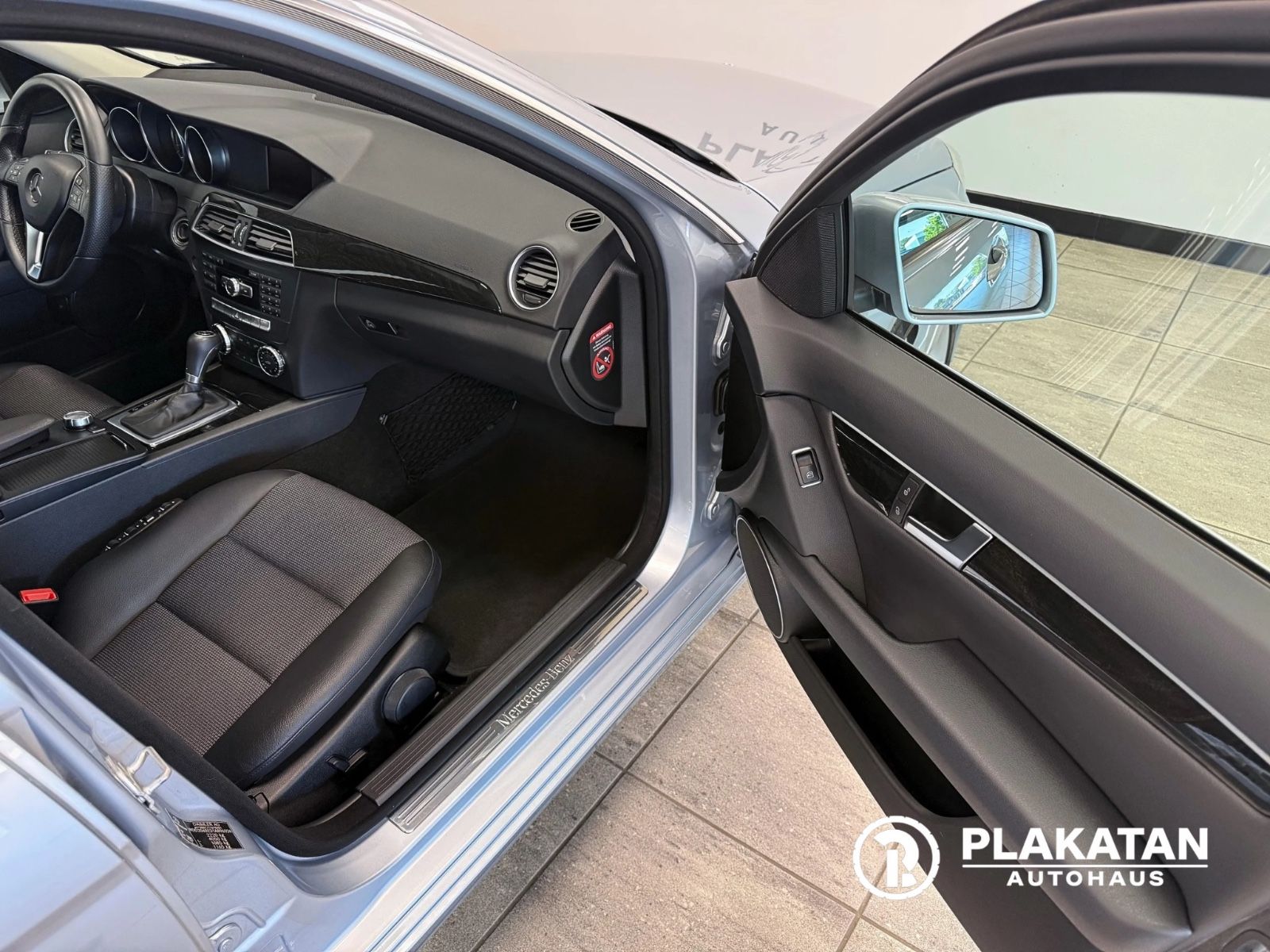 Fahrzeugabbildung Mercedes-Benz C 350 CDI Navi Tempomat Bi-Xenon MB-Service