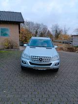 Mercedes-Benz Mercedes ML 300 4 Matic - Mercedes-Benz ML 300 aus 2009