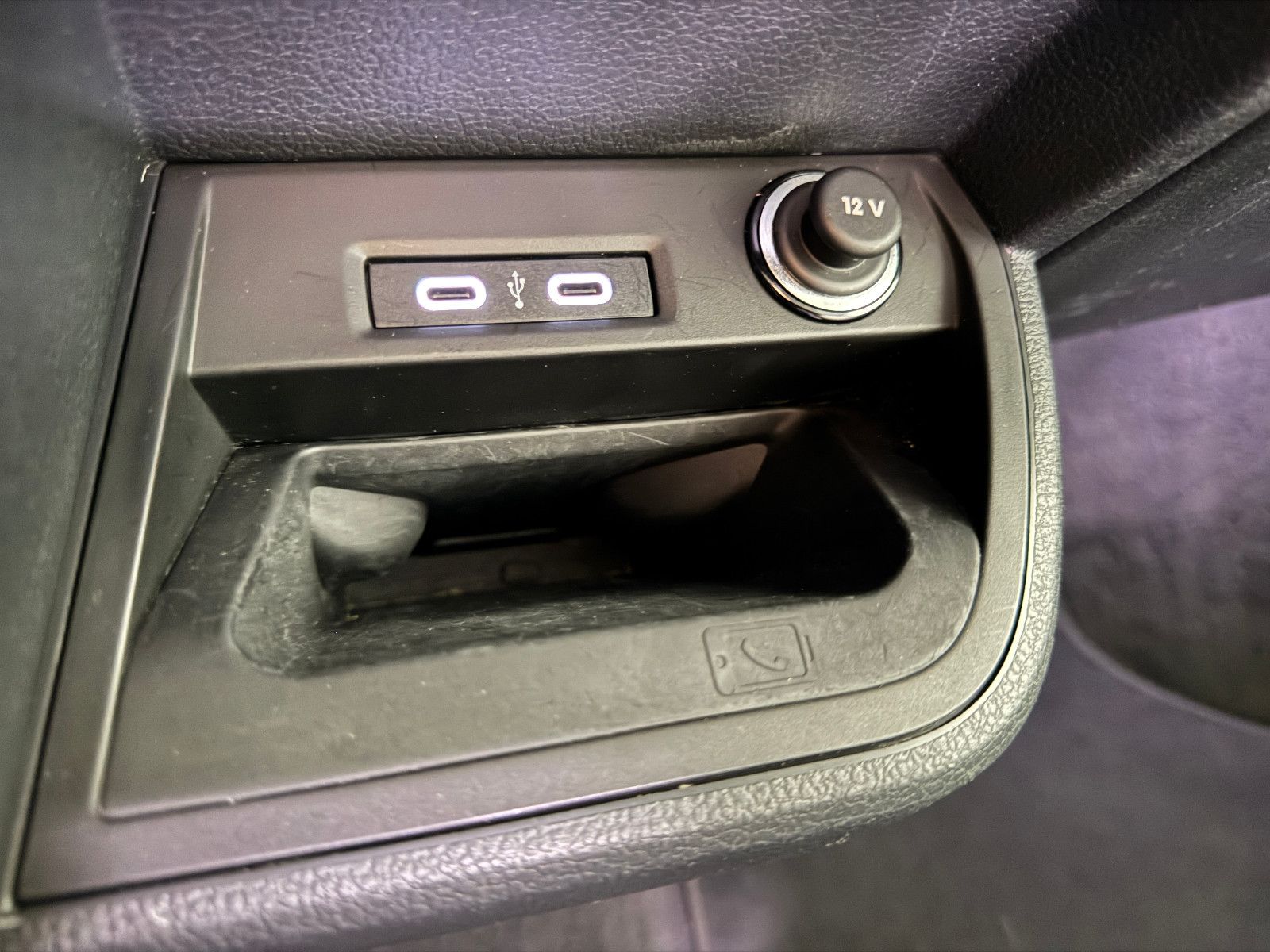 Fahrzeugabbildung Volkswagen T6.1 4M DSG IQ.DRIVE INDIVIDUAL EDITION 6-SITZER