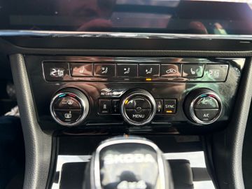 Fahrzeugabbildung SKODA Superb Combi 2.0 TSI L&K 4x4 DSG Pano AHK uvm