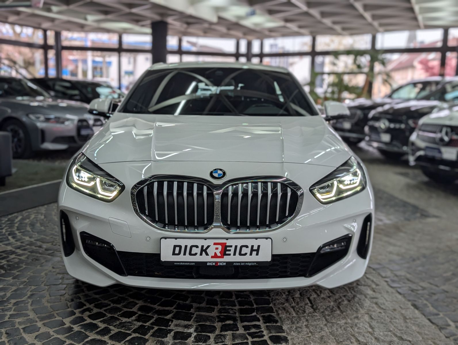 Fahrzeugabbildung BMW 120 i M Sport Shadow-Line AHK VIRT APP AMBI LED