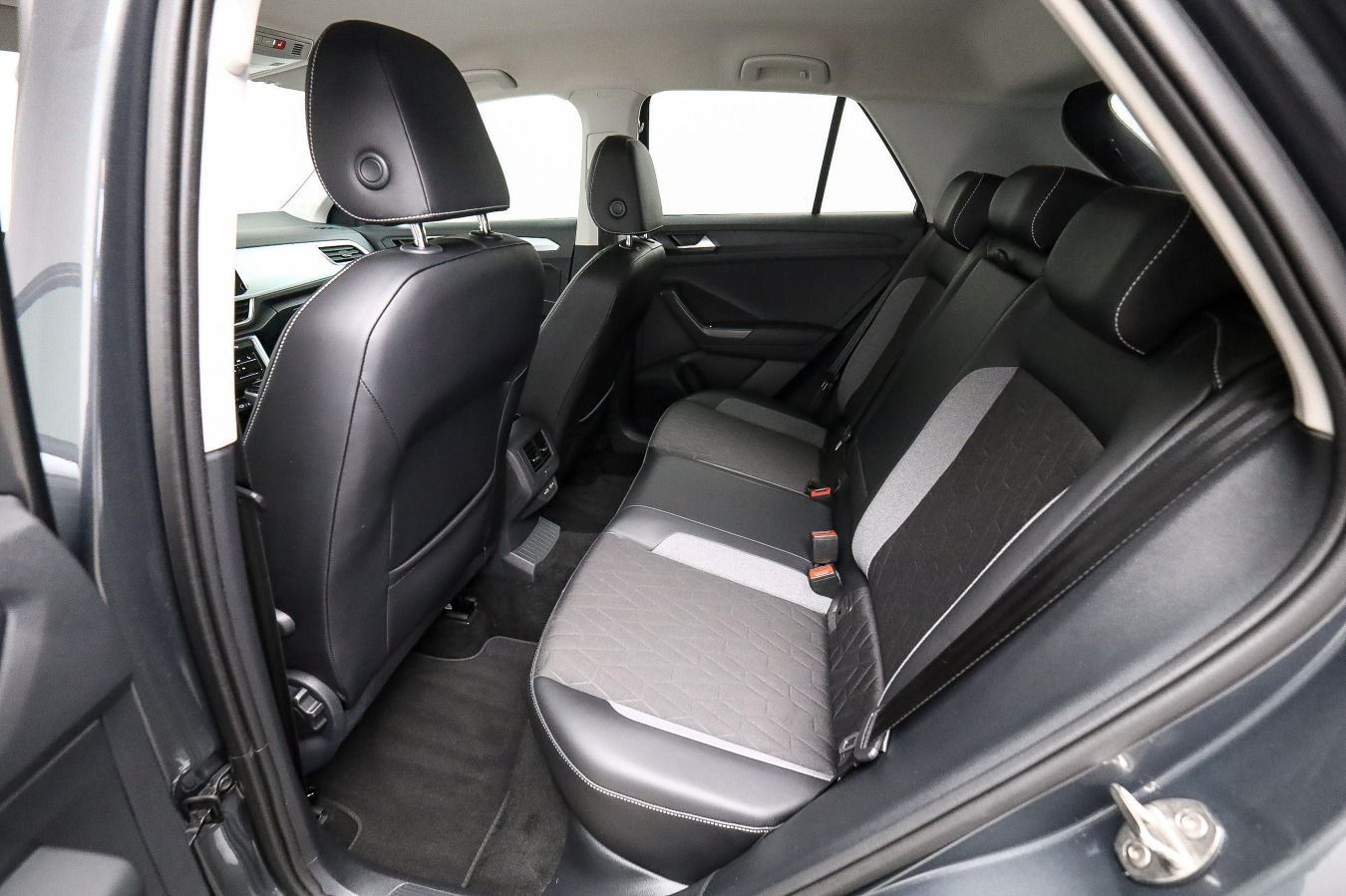 Volkswagen T-Roc - Bild 12