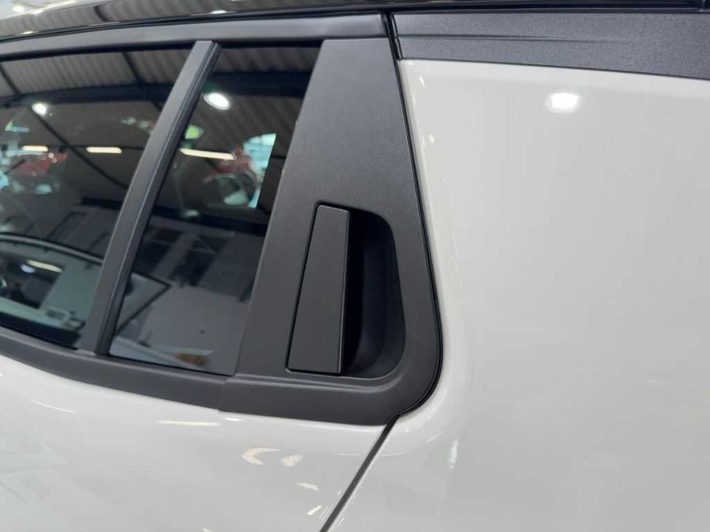 Fahrzeugabbildung Jeep Avenger e-hybrid Black Edition ALLWETTER WINTER