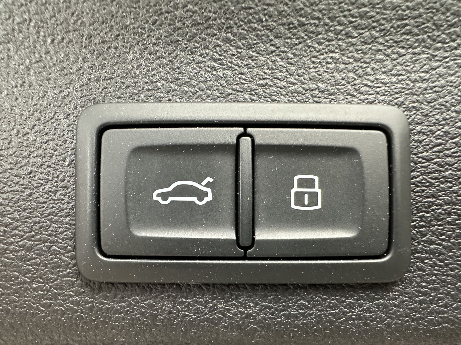 Fahrzeugabbildung Audi A6 Avant 40 TDI Qu S-Line NAV+LED+ACC+AHK+VCOCK