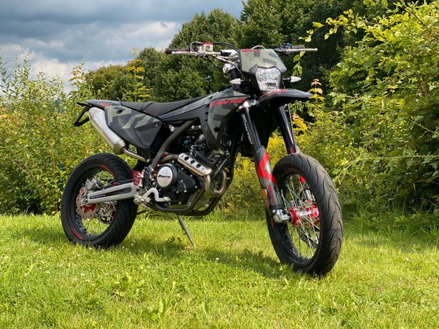 Fantic XMF 125 Supermoto Camouf |  % Local Hero Deal %"