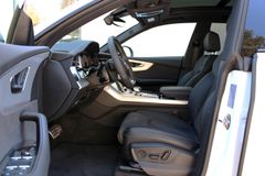 AUDI Q8 50 TDI quattro/ S-LINE/ PANO/ MATRIX/ STANDHZ AUDI Q8 50 TDI quattro/ S-LINE/ PANO/ MATRIX/ STANDHZ