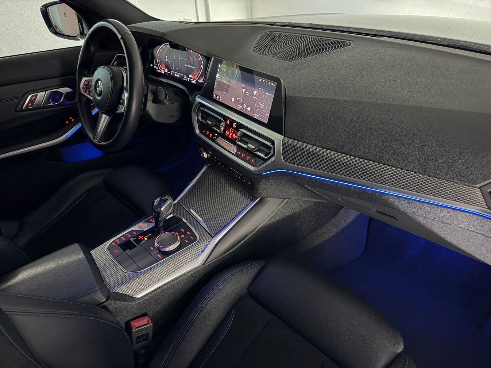 Fahrzeugabbildung BMW 330 i Lim. M SPORT/AHK/HuD/ACC/LASER/DE FZG
