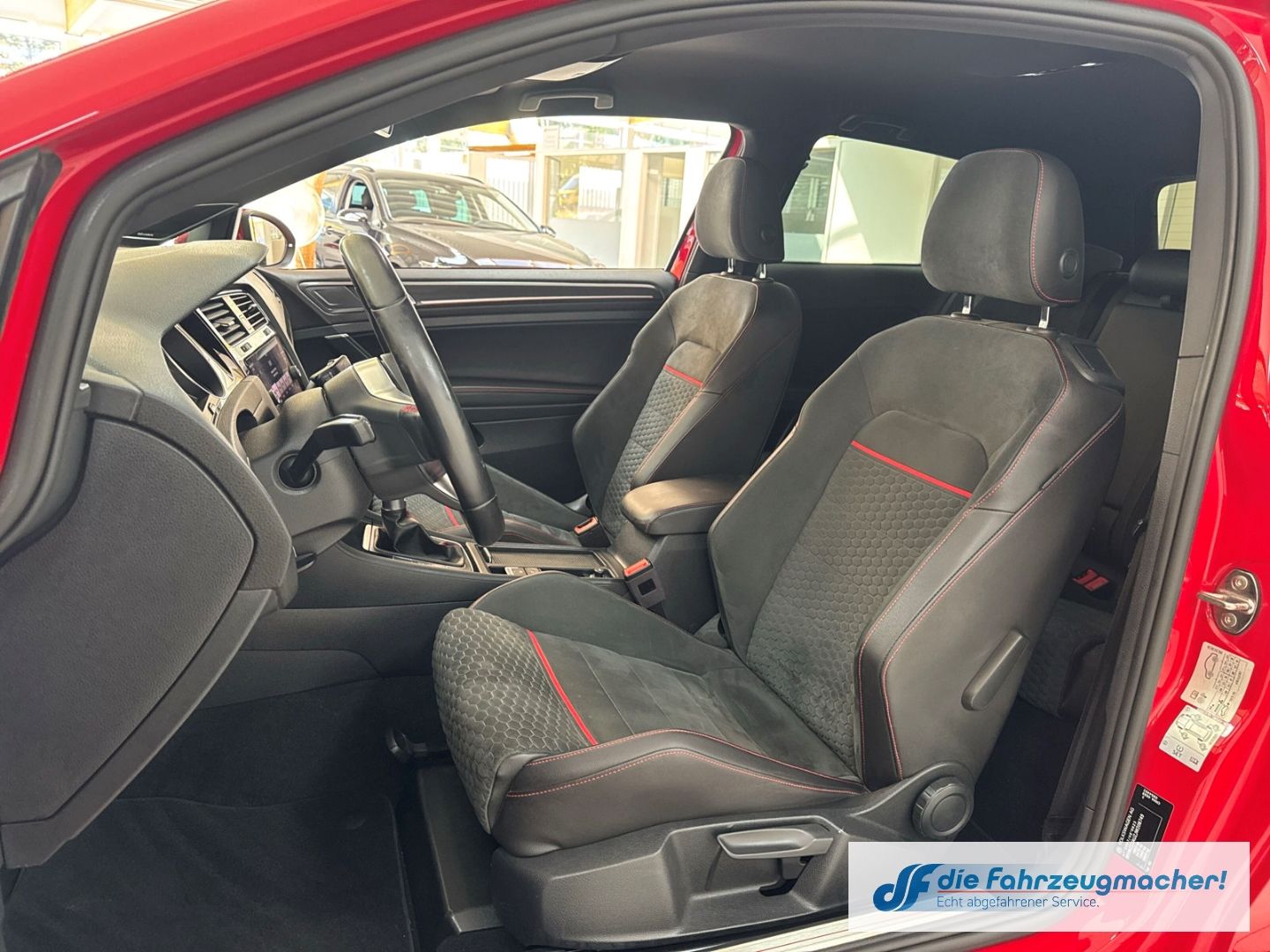 Fahrzeugabbildung Volkswagen Golf VII GTI BMT Start-Stopp Soundsystem Dynaudi
