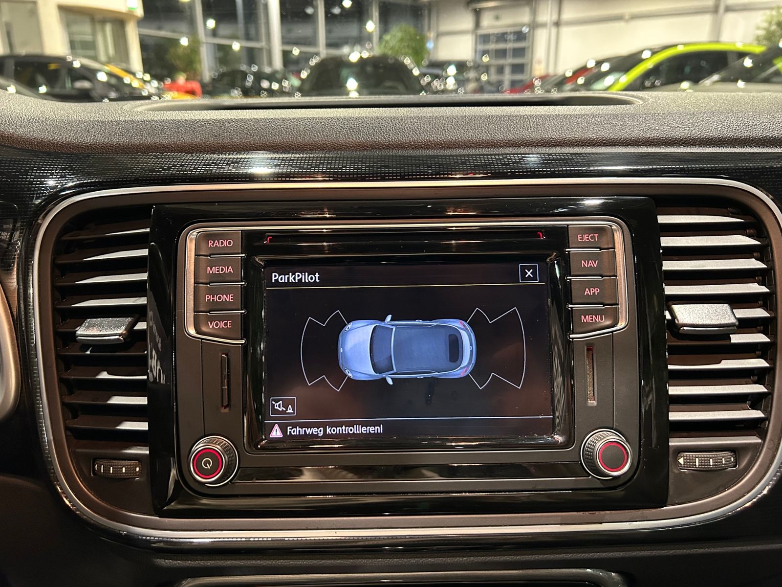 Fahrzeugabbildung Volkswagen Beetle Cabriolet Design BMT NAVI LEDER