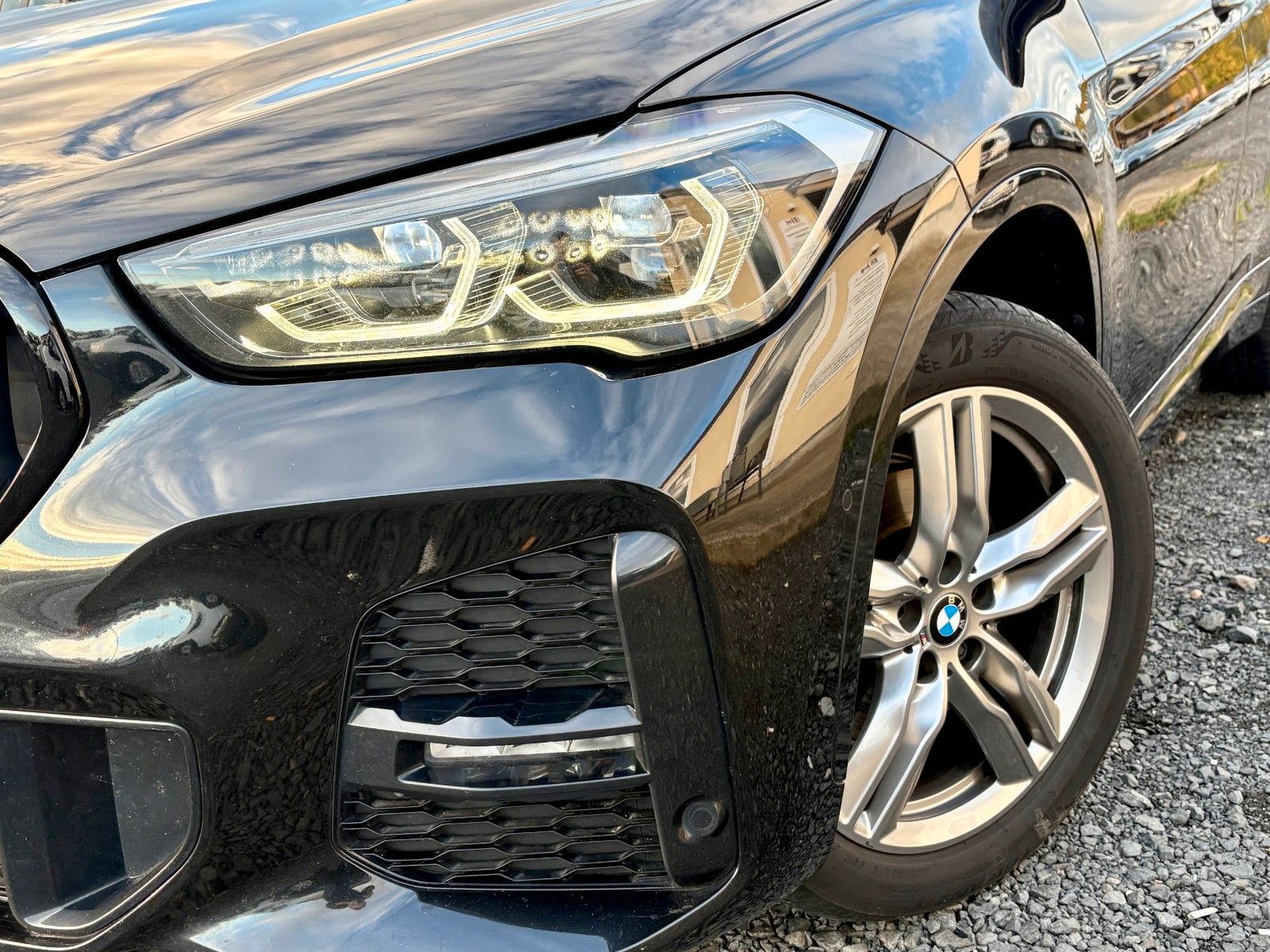 Fahrzeugabbildung BMW X1 sDrive18d Aut. M SPORTPAKET Navi LED Pano HUD