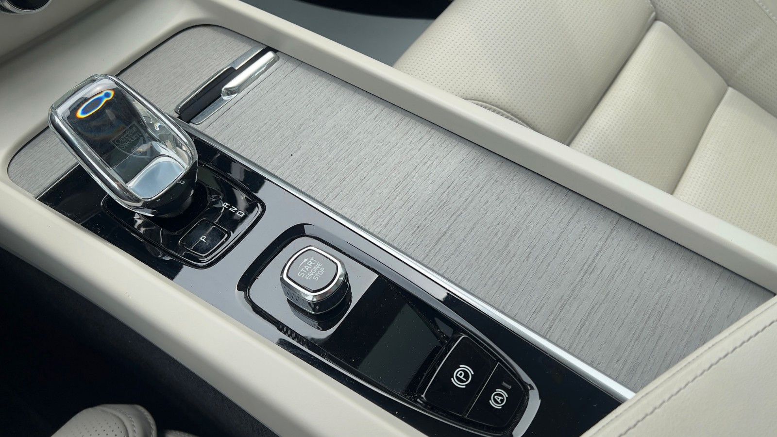 Fahrzeugabbildung Volvo XC60 B5 D Ultimate Bright AWD*AHK*STHZG*Massage*