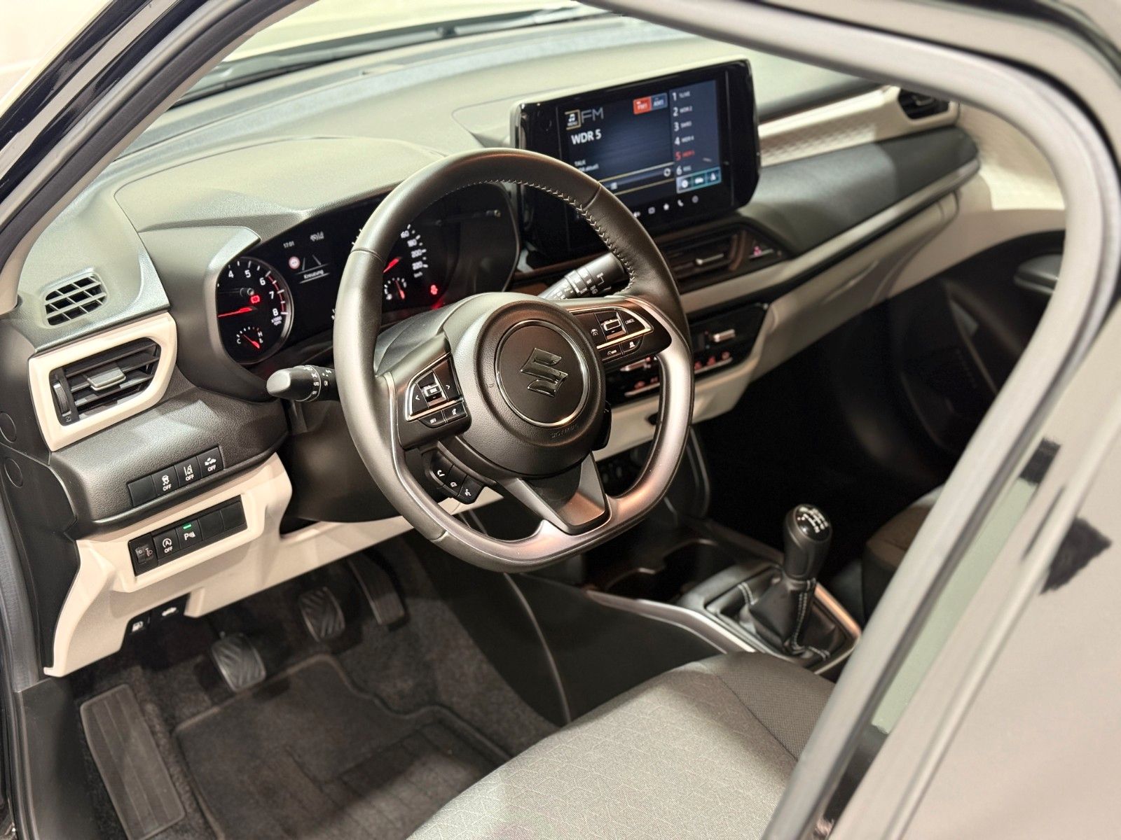 Fahrzeugabbildung Suzuki Swift 1.2 HYBRID Comfort+