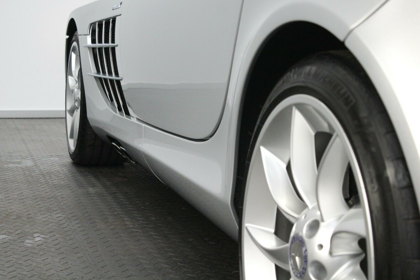 Fahrzeugabbildung Mercedes-Benz SLR McLaren Coupé/DT.AUSLIEF/WENIG KM/KERAMIK