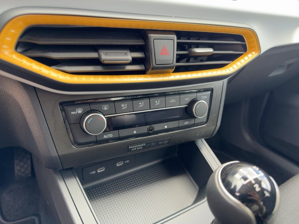 Fahrzeugabbildung SEAT Ibiza Road Edition  NAVI  CLIMATRONIC  ALLWETTER
