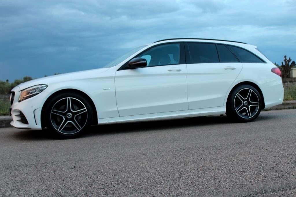 Mercedes-Benz MERCEDES C220d SW Aut. *AMG Night Edition imagem 2