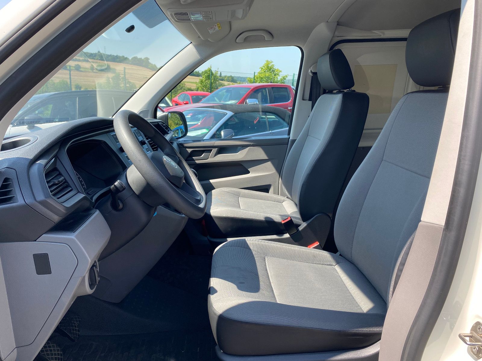 Fahrzeugabbildung Volkswagen T6.1 Transporter 2.0 TDI DAB Seitenwindassistent