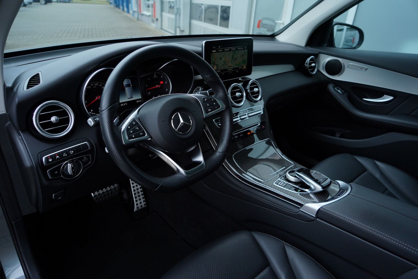 Fahrzeugabbildung Mercedes-Benz GLC 350 d 4Matic AMG COMAND|AHK|360°|LED|PANO