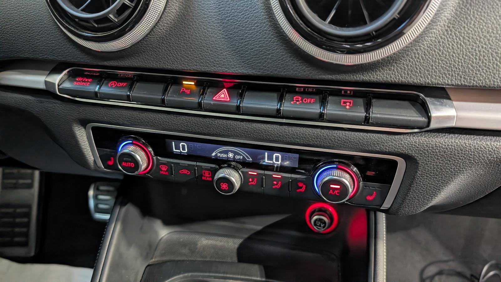 Audi S3 Sportback 2.0 TFSI 300 ch BVA quattro / Bang & Olufsen / Magnetic Ride / Alcantara-Cuir / Jantes 19"