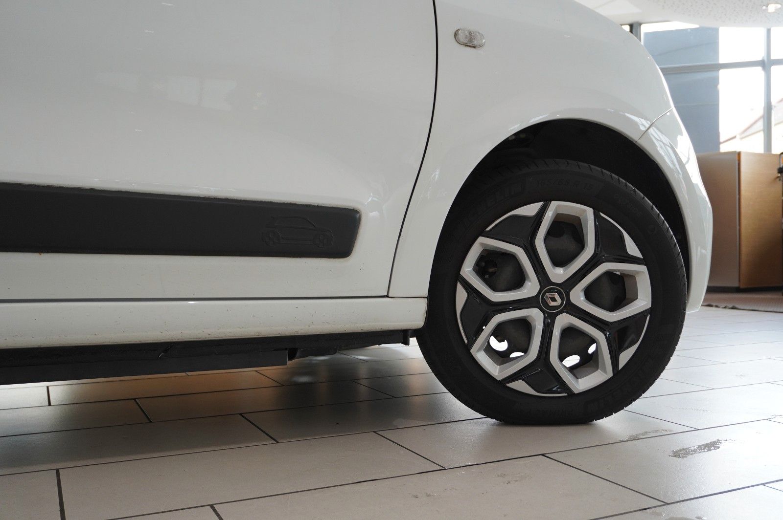 Fahrzeugabbildung Renault Twingo Equilibre Electric 22KWH NAVI/LED/DAB+