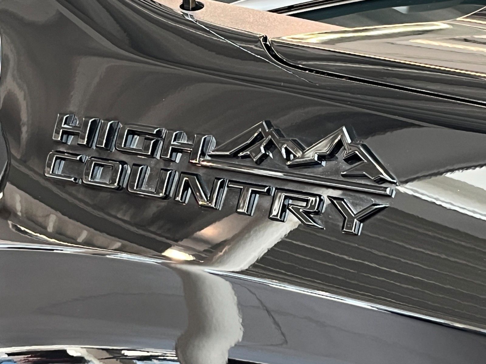 Fahrzeugabbildung Chevrolet Silverado 6.2 V8 High Country Midnight*LPG*360°