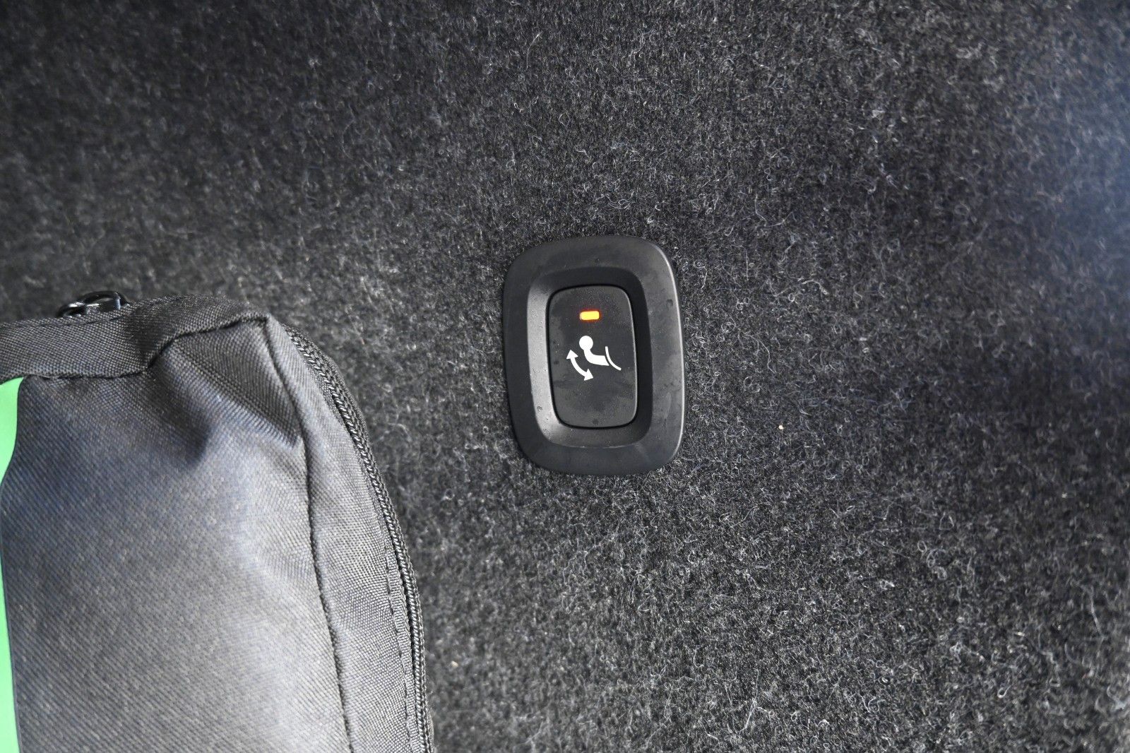 Fahrzeugabbildung Volvo C40 Ultimate Recharge Pure Electric AWD