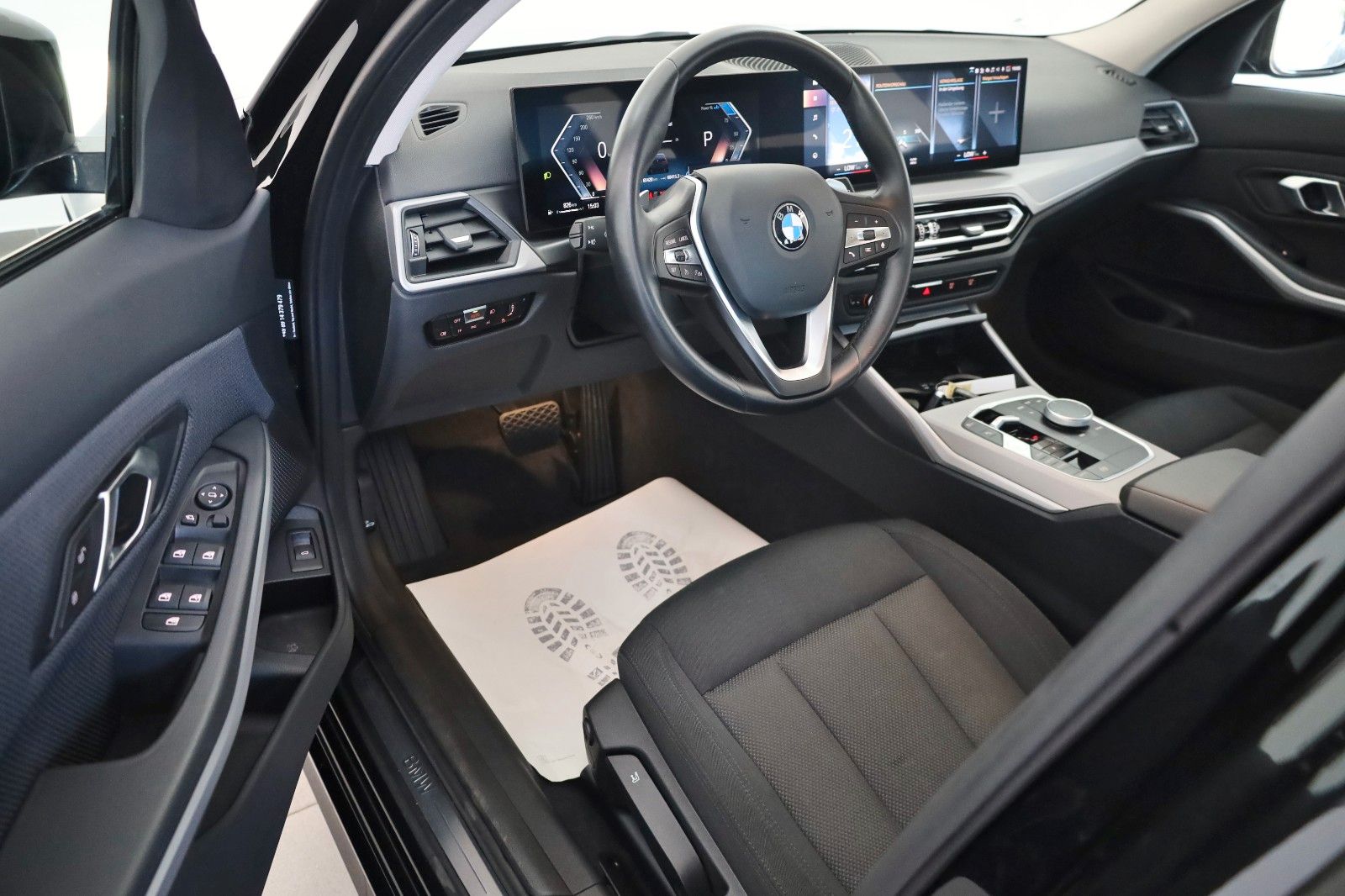 Fahrzeugabbildung BMW 320dA xDrive Touring Navi,LED,SH,PDC,Widescreen