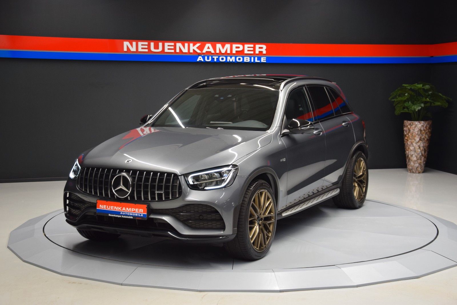 Fahrzeugabbildung Mercedes-Benz GLC 43 AMG 4Matic Pano ACC Ambiente 360° 21 Zoll