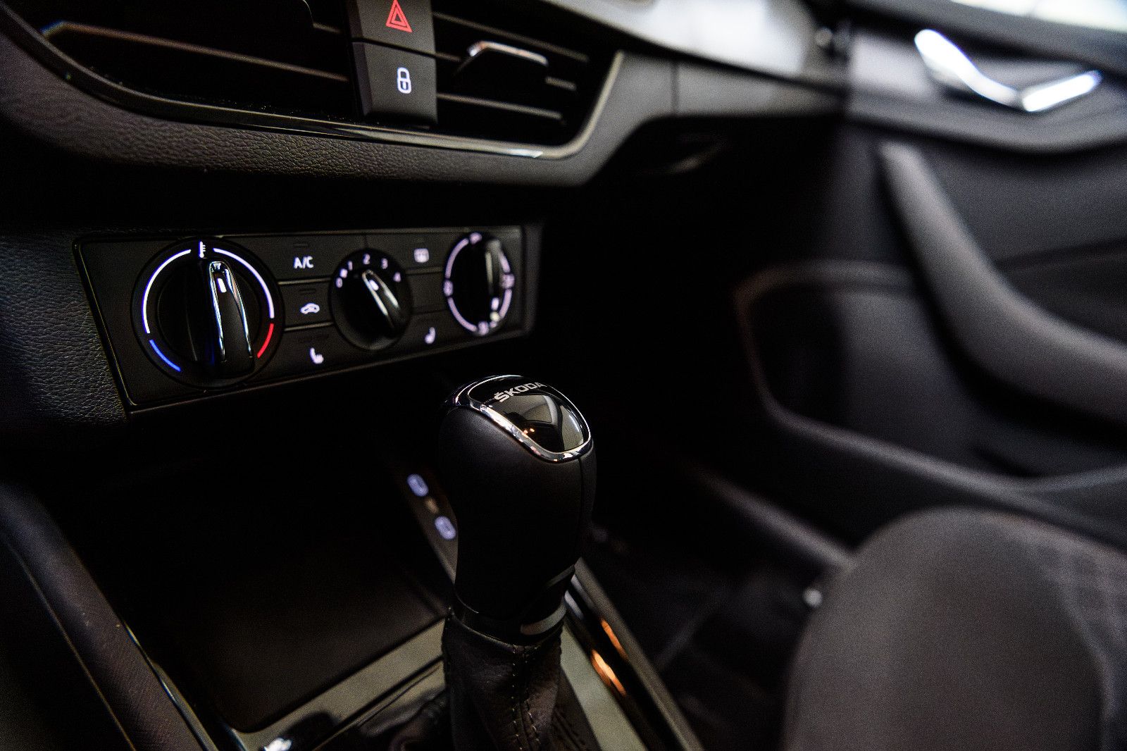 Fahrzeugabbildung SKODA Kamiq Ambition 1.0 DSG LED+AHK+SHZ+GRA