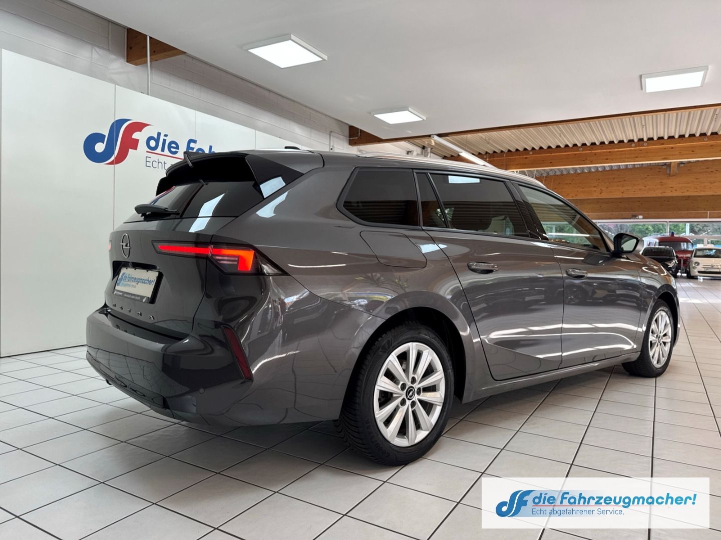 Fahrzeugabbildung Opel Astra L Sports Tourer Elegance 1.5 D EU6e Navi L