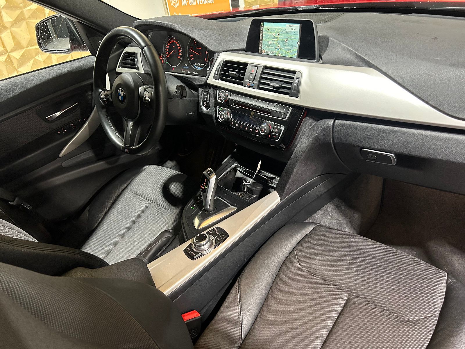 Fahrzeugabbildung BMW 320d SPORT/LEDER/ Advantag/360°/HEAD-UP/AUTOMATI