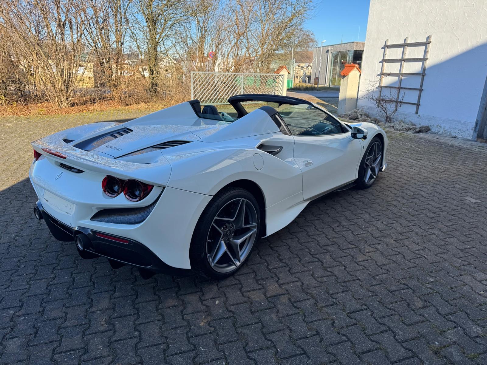Ferrari F8 Spider, absolut voll, Carbon, nur 1.000 km