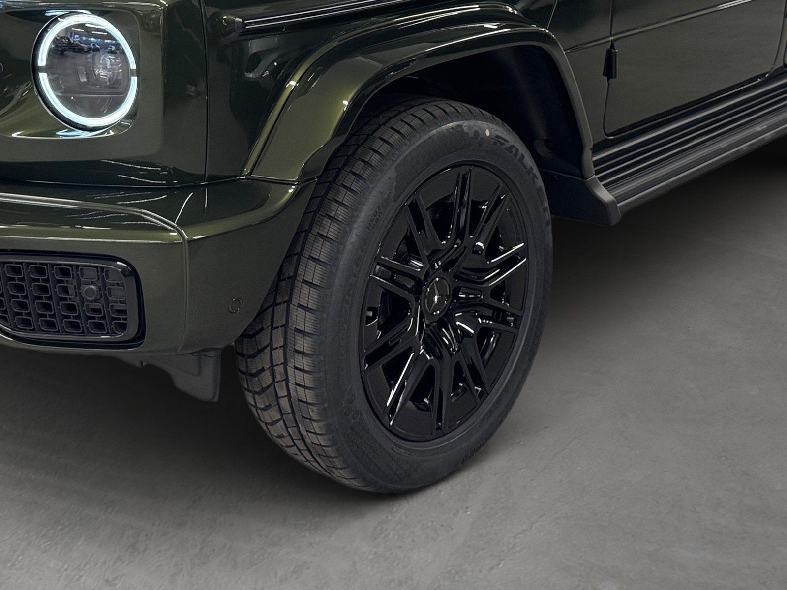 Fahrzeugabbildung Mercedes-Benz G 450 d AMG*20"*Night*STDHZG*Distro*AHK*Massage*