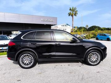 Porsche Cayenne - 8