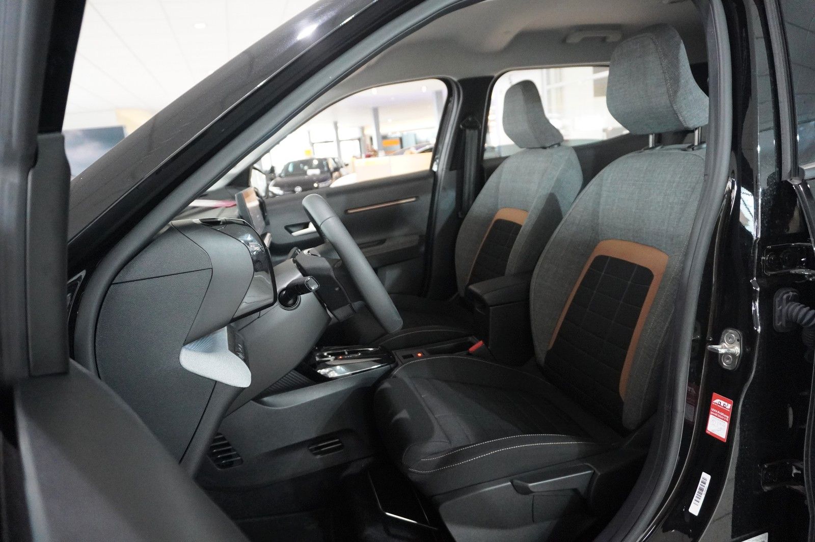Fahrzeugabbildung Citroën C3 Aircross 1.2 HYBRID PLUS DSC NAVI/LED/KAMERA