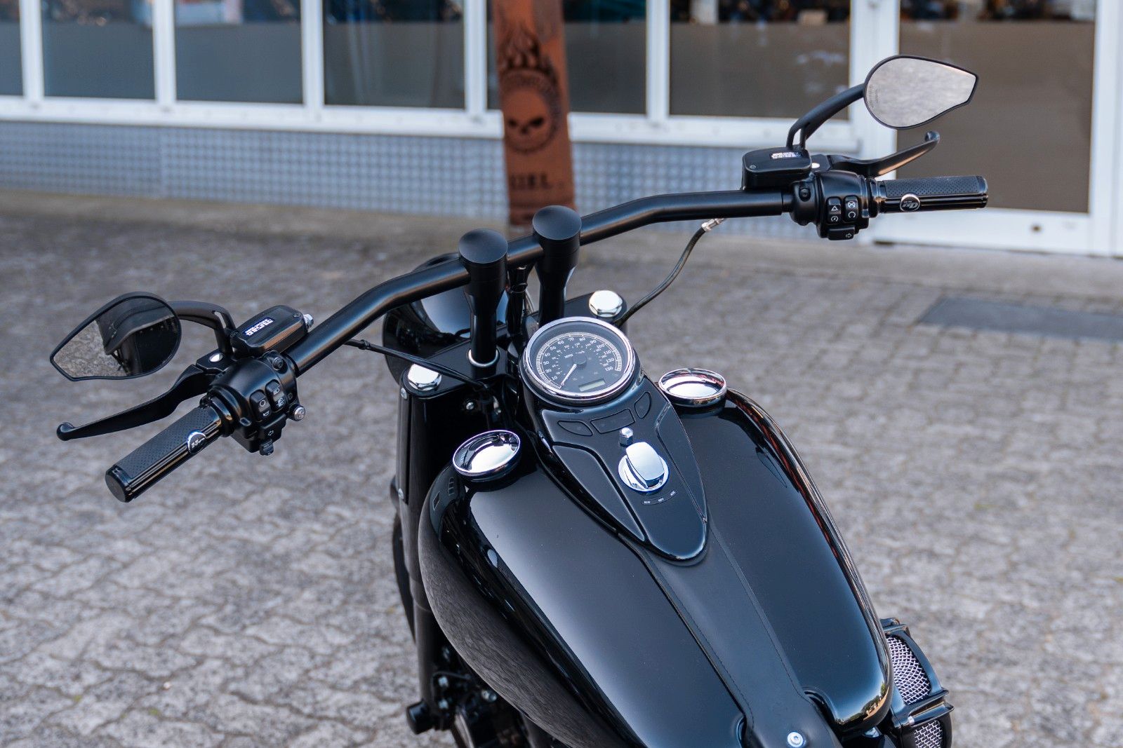 Fahrzeugabbildung Harley-Davidson FLSS SOFTAIL SLIM S 110 cui - Jekill & Hyde