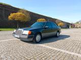 Mercedes-Benz E 300 v24 Sport Manual Reiserechner - Mercedes-Benz E 300: 24v