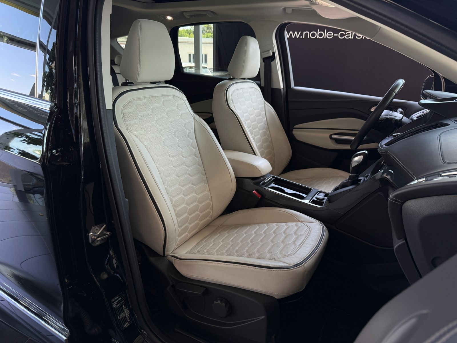 Fahrzeugabbildung Ford Kuga Vignale Allrad PANO AHK SONY XENON