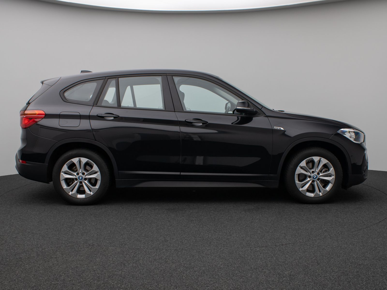 Fahrzeugabbildung BMW X1 xD25e Panorama DAB Navi Parkassistent Sport