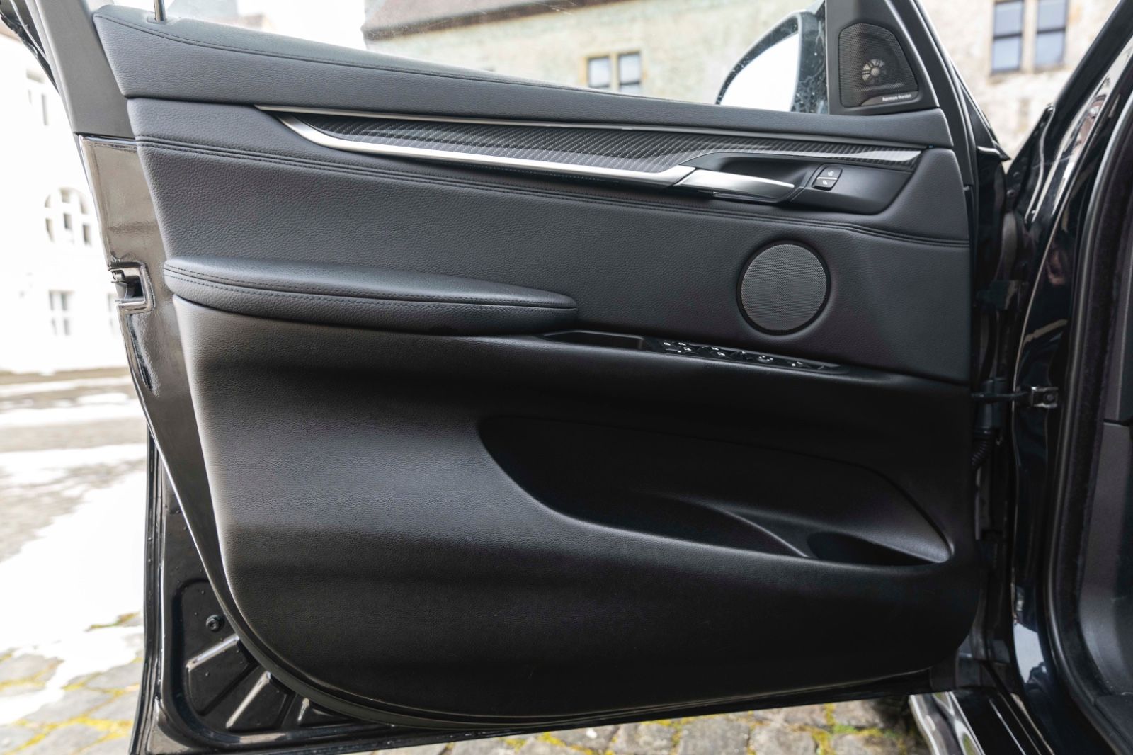 Fahrzeugabbildung BMW X6 xDrive35i M-Sport H&K KAM NAV M+S