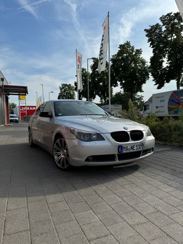 BMW 520i A -